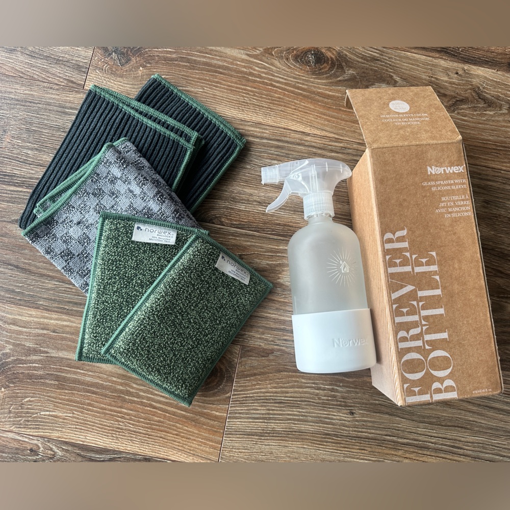 Norwex Eco-Friendly Cleaning Set with Green and Gray Cloths